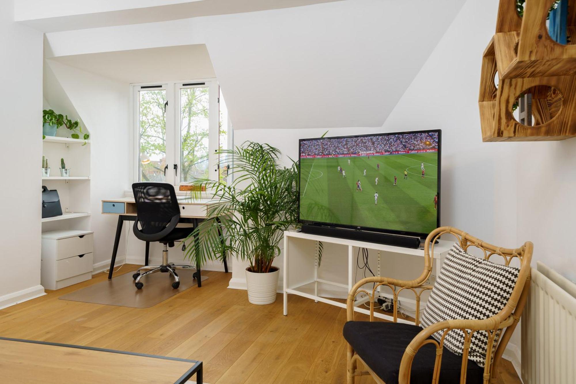 Lovely Apartment In Victoria Park Village Лондон Екстер'єр фото
