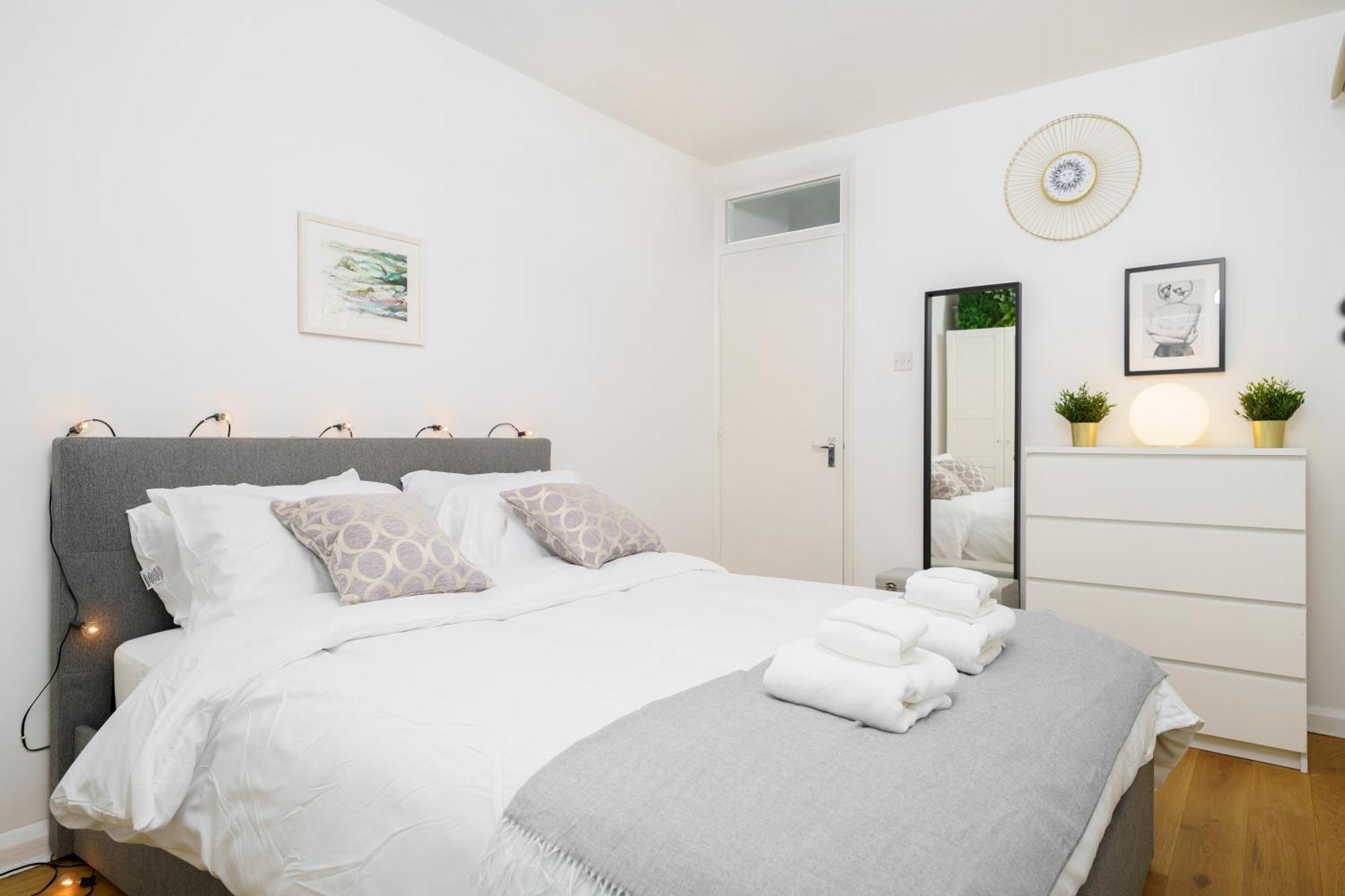Lovely Apartment In Victoria Park Village Лондон Екстер'єр фото