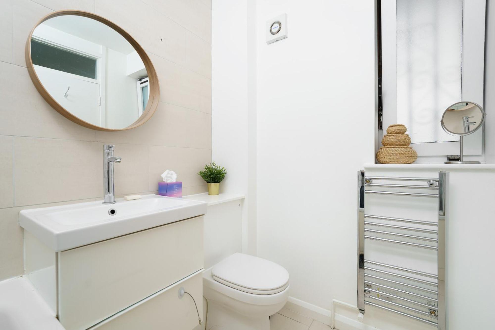 Lovely Apartment In Victoria Park Village Лондон Екстер'єр фото